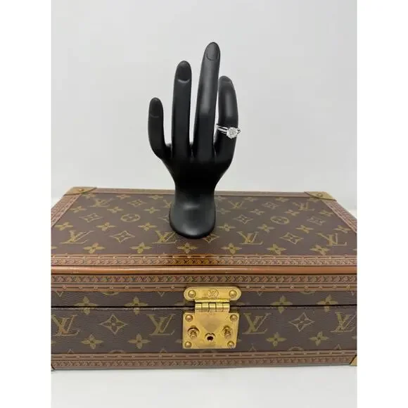 Cubic zirconia ring size 7 585 white gold 2 grams - Picture 5 of 5